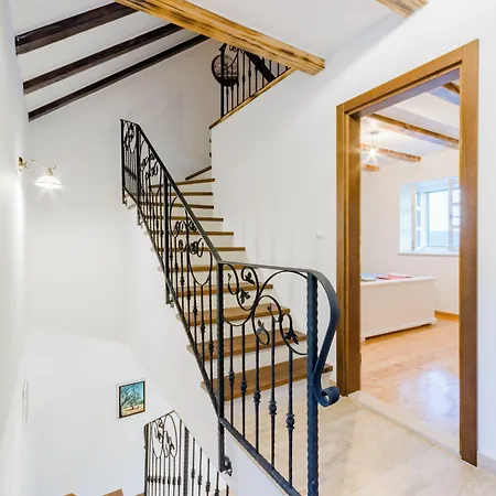 Rustic Semesterbostad Duće