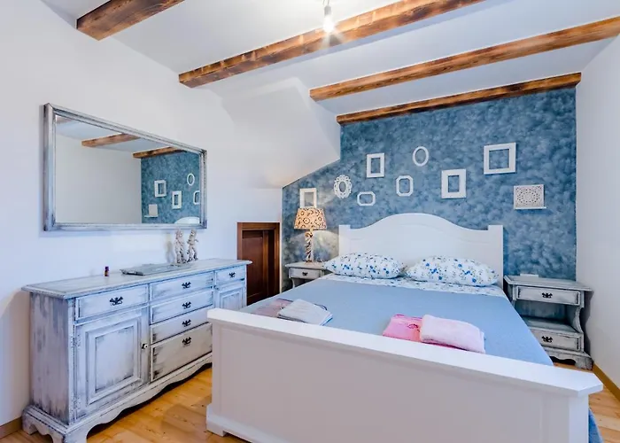 Semesterbostad Rustic *